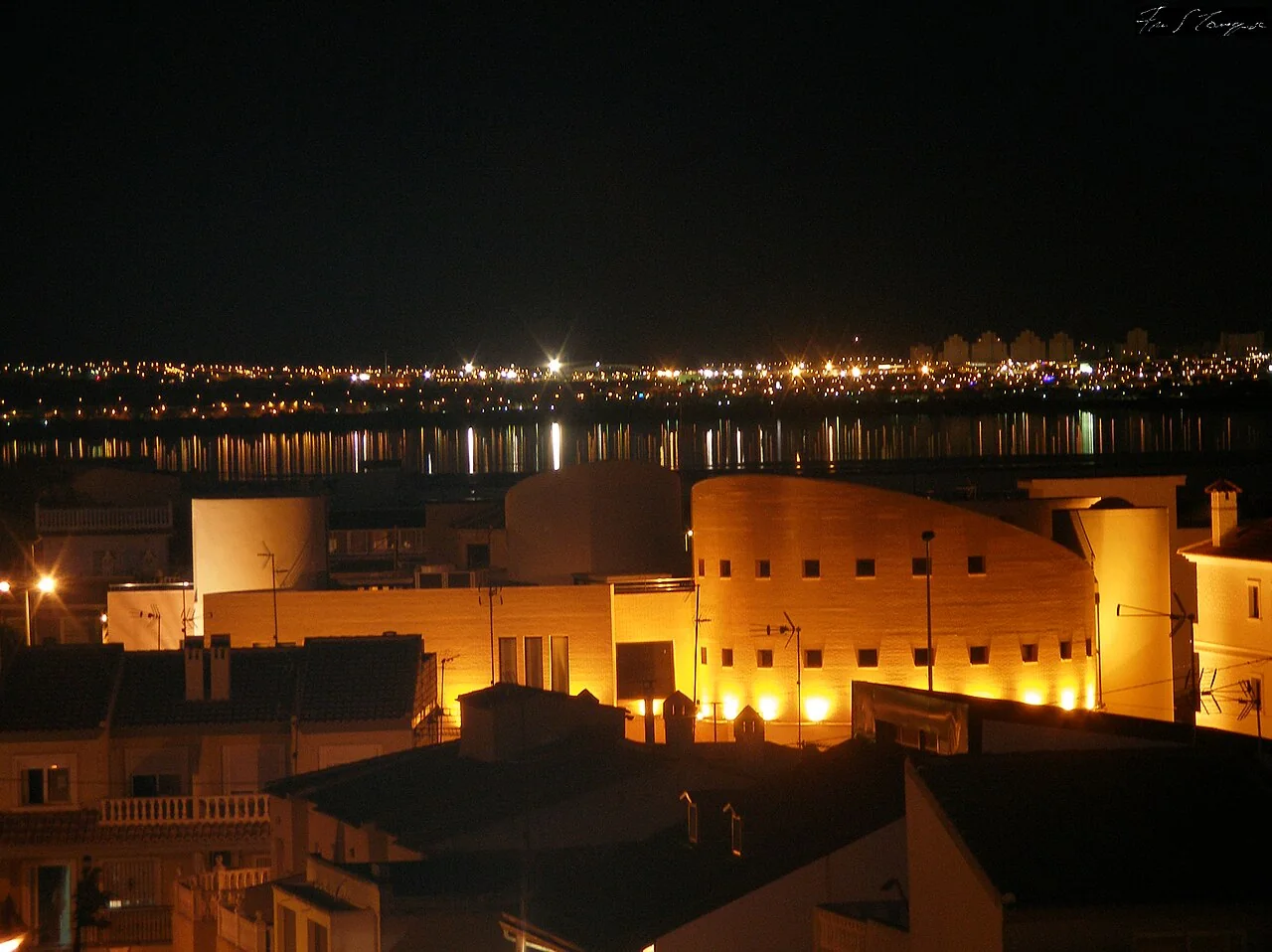 Montesinos de noche