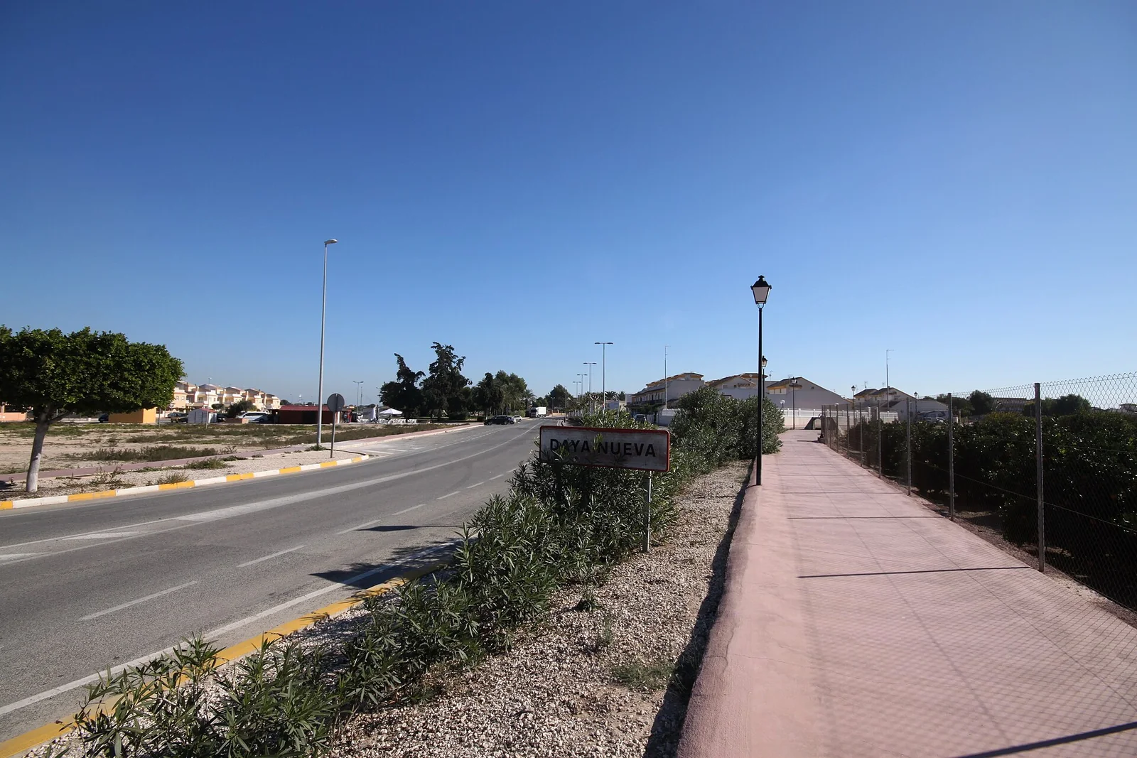 Acceso urbano a Daya Nueva